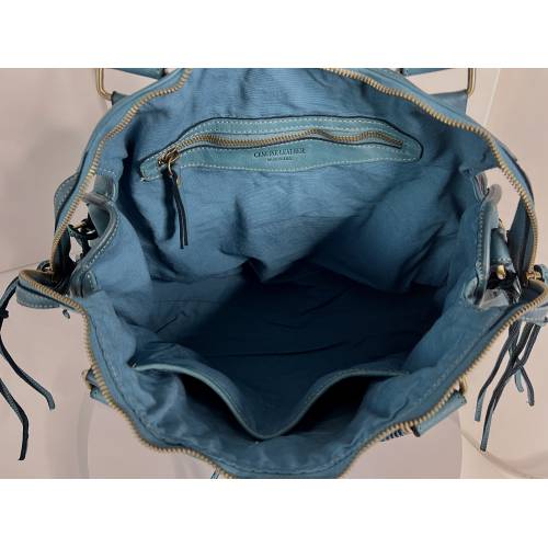 Acker Petrolblaue Handtasche mit Vintage Finish - Handgefertigte Ledertasche aus Italien: Details und Trageansichten