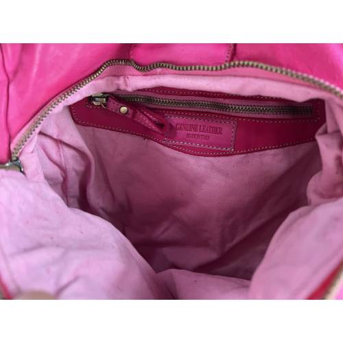 Aim Rucksack aus gewaschenem Leder in Fuchsia - Handgefertigte Ledertasche aus Italien: Details und Trageansichten