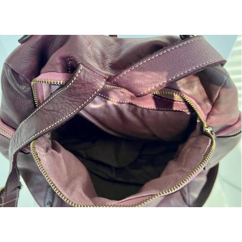 Aim Rucksack aus gewaschenem Leder in Bordeaux - Handgefertigte Ledertasche aus Italien: Details und Trageansichten