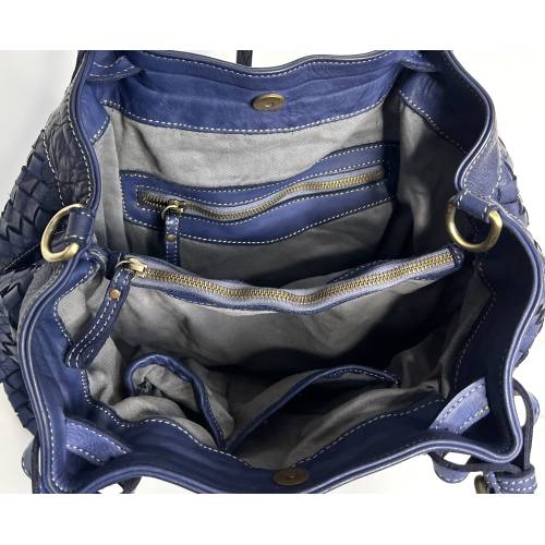 Elow Marineblaue Flechtleder Tote Tasche - Handgefertigte Ledertasche aus Italien: Details und Trageansichten