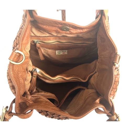 Elow Cognacfarbene Flechtleder-Tote - Handgefertigte Ledertasche aus Italien: Details und Trageansichten