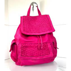 Ronald Rucksack aus gewaschenem Leder in Fuchsia mit geflochtenen Klappen