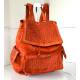 Ronald Rucksack aus gewaschenem Leder in Orange mit geflochtenen Klappen - Handgefertigte Ledertasche aus Italien: Details und Trageansichten