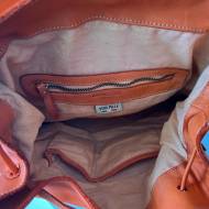 Ronald Rucksack aus gewaschenem Leder in Orange mit geflochtenen Klappen
